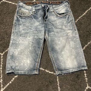 Rock revival shorts 36 noris wore twice in like new condition distressed look
